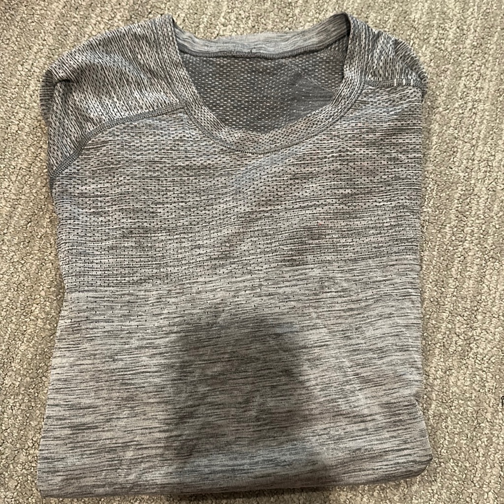 Men’s Lululemon Short Sleeve Athletic Shirt